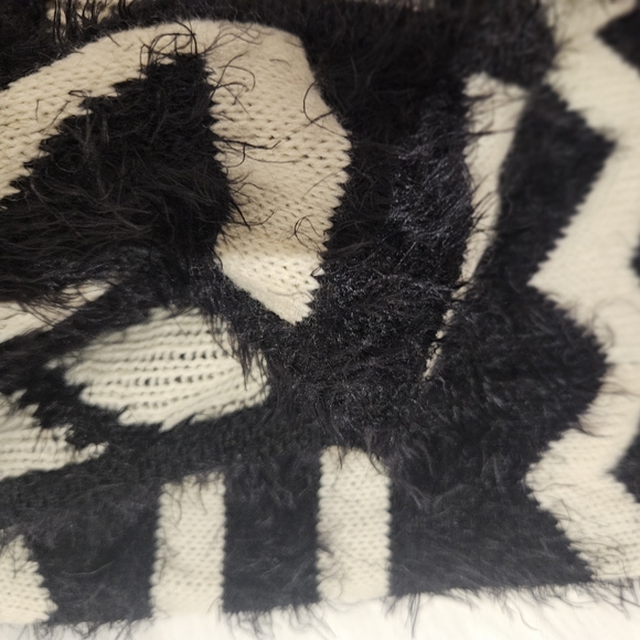 Parkhurst 🇨🇦 Fuzzy Sweater - Picture 7 of 10